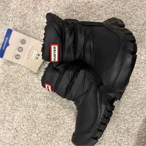 Hunter Black Rubber Lug Sole Boot (Single View)